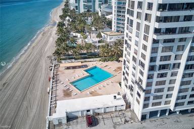 Main picture of Alexander Towers Condo