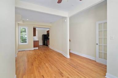 Main picture of 1262 N Dover St