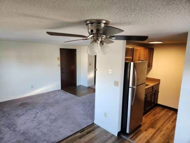 Main picture of 120 River St