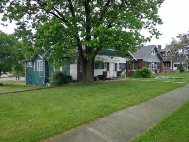 Main picture of 3224 E 5th Ave