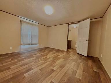 Main picture of 300 Cherokee Ln