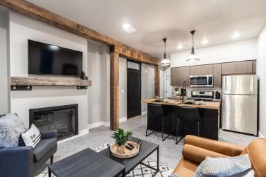 Main picture of 305 N Alaska St