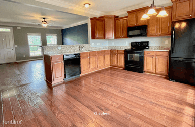 Main picture of 2016 Hemlock Dr