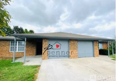 Main picture of 400 N Austin St