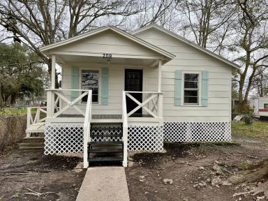 Main picture of 208 F St