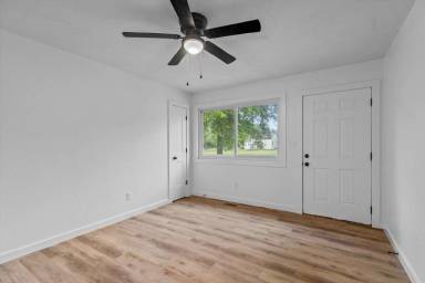 Main picture of 2750 W Walnut St