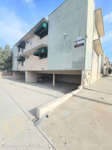Main picture of 3017 W 2nd St