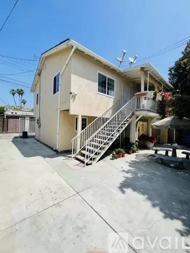 Main picture of 5117 1/2 Oakland St