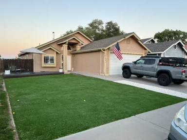 Main picture of 1041 Deena Way