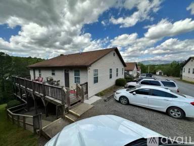 Main picture of 135 Mockingbird Ln