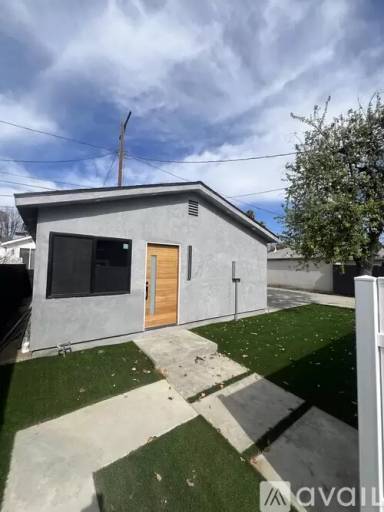 Main picture of 13933 Valerio St