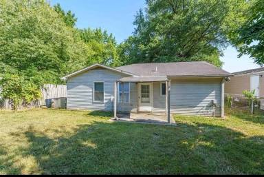 Main picture of 2033 E 10th St