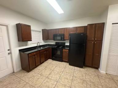 Main picture of 1035 NE 10th Ave