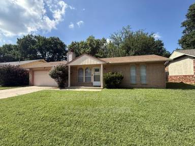 Main picture of 308 W Austin St