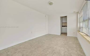 Main picture of 7885 Crespi Blvd