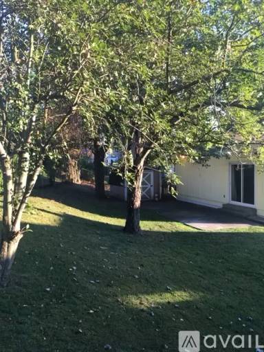 Main picture of 463 Lawnview Dr