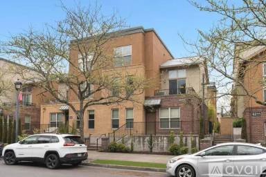 Main picture of 6219 NE Carillion Dr