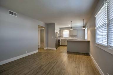 Main picture of 119 N 41st St