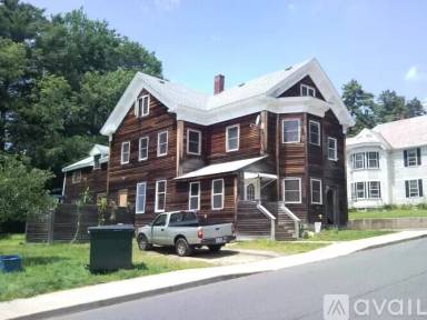 Main picture of 61 Mechanic St