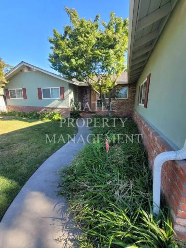 Main picture of 409 Birchwood Ct
