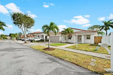 Main picture of 15970 SW 69th Ln