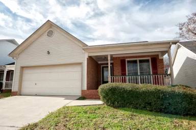 Main picture of 214 Shadowbrook Ln NE