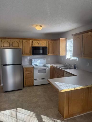 Main picture of 40 Hanna Dr