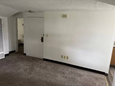 Main picture of 715 W American St