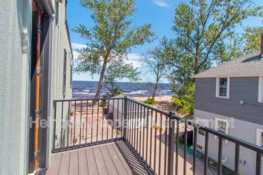Main picture of 802 S Lake Ave