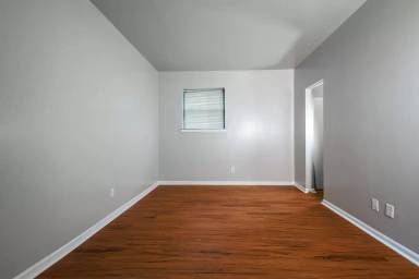 Main picture of 4932 S 24th St