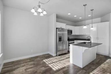 Main picture of 219 W Silver Springs Dr