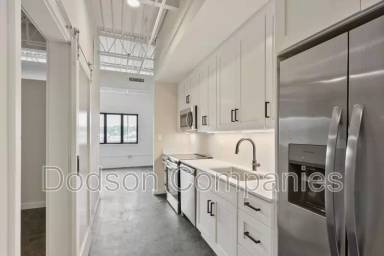 Main picture of 5047 Forest Hill Ave