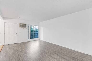 Main picture of 5923 Carlton Way