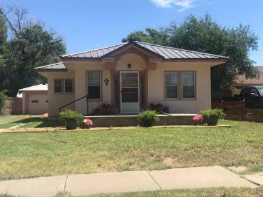 Main picture of 913 Oak Ave