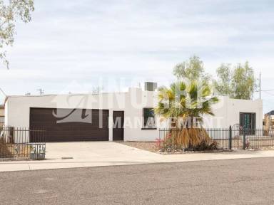 Main picture of 225 E Aguilar St
