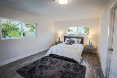 Main picture of 2203 W 75th St