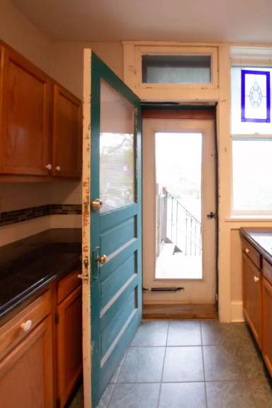 Main picture of 911 Forest Ave