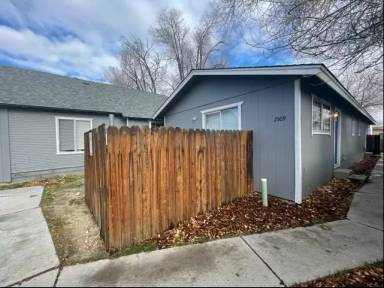 Main picture of 2509 Maxine Cir