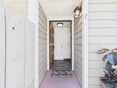 Main picture of 402 Watson St