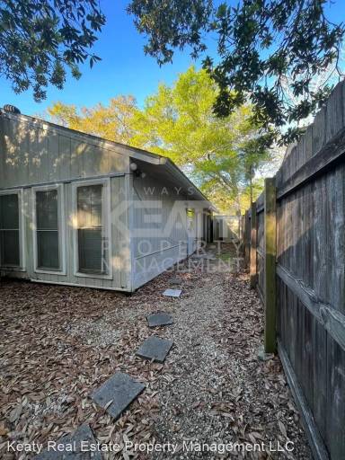 Main picture of 306 Pillette Rd