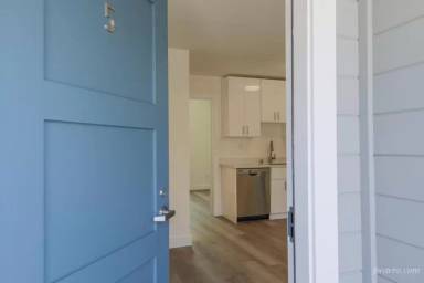 Main picture of 5 Masonic Ave