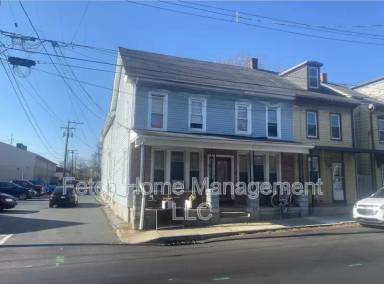 Main picture of 243 S 10th St