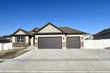 Main picture of 2410 Andrew St