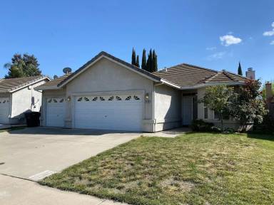 Main picture of 2416 Maestro Way