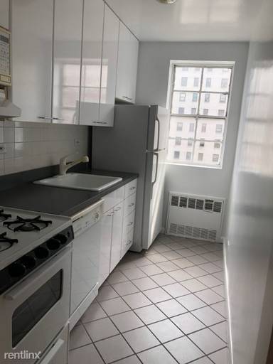 Main picture of 150 E 18th St Apartments