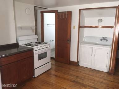 Main picture of 3042 N Southport Ave