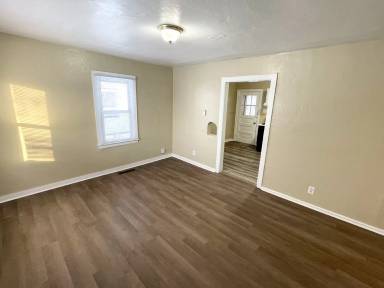 Main picture of 1632 W 17th St
