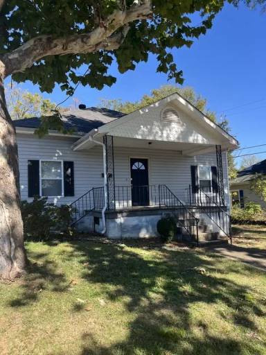 Main picture of 104 Park Ave