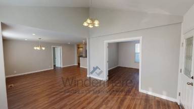 Main picture of 430 E Oak St
