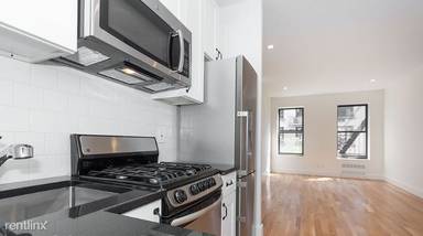 Main picture of 121 East 82nd St